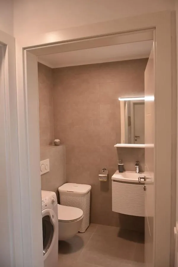 Apartment With Heated Pool, Villa Regina Pula