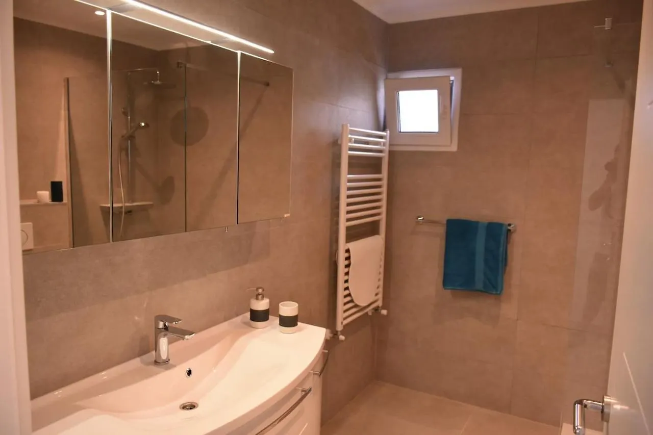 Apartment With Heated Pool, Villa Regina Pula