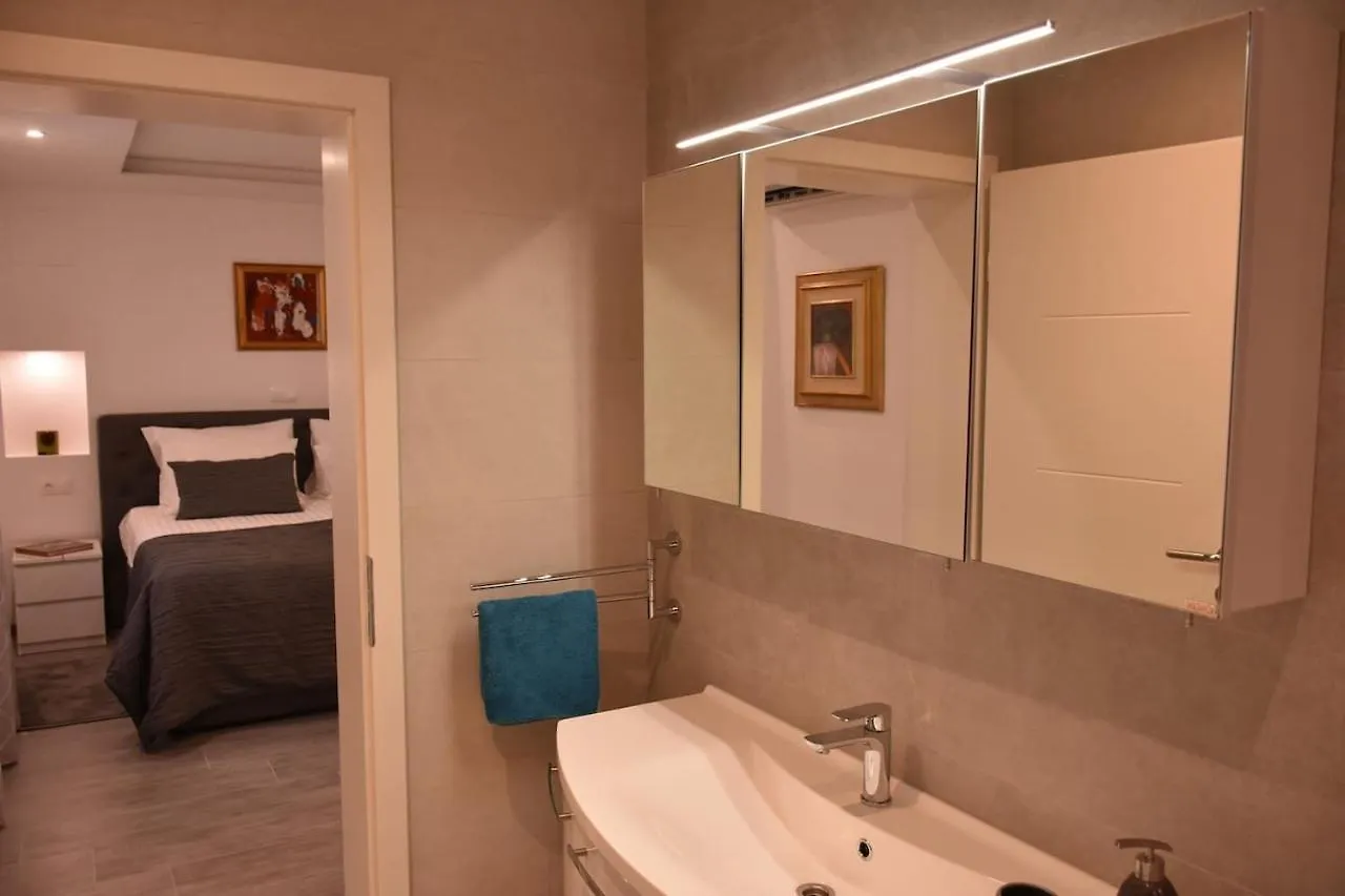 Apartment With Heated Pool, Villa Regina Pula