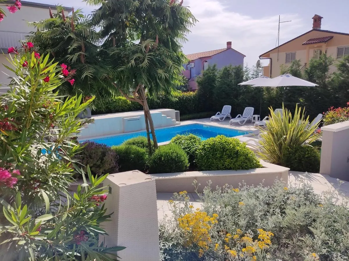 Apartment With Heated Pool, Villa Regina Pula Kroatien