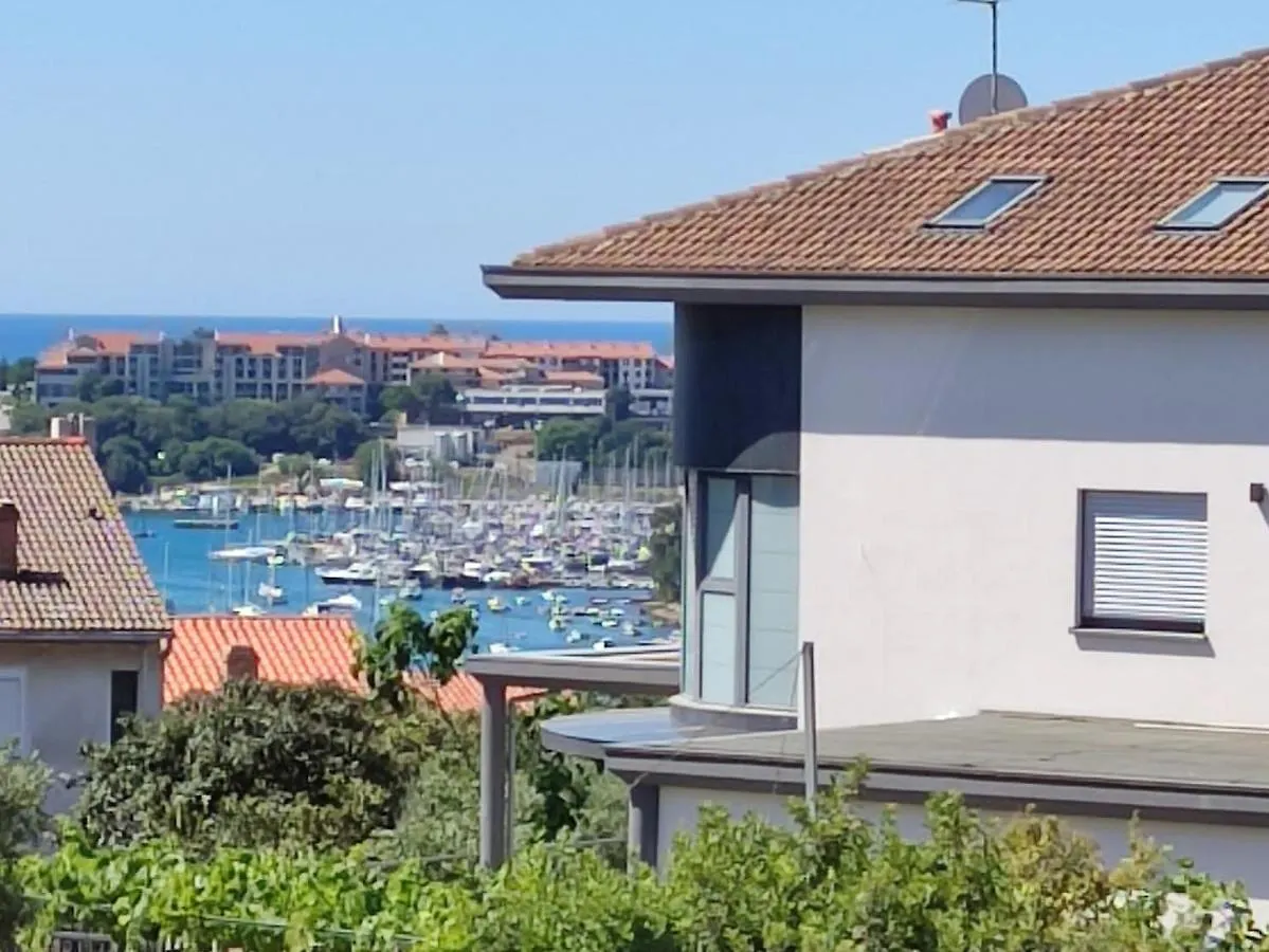 Apartment With Heated Pool, Villa Regina Pula
